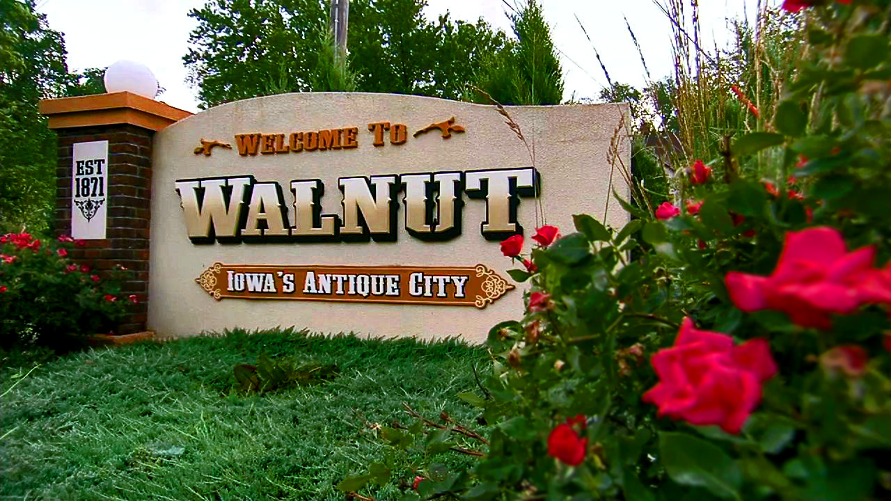 Antiquing in Walnut, IA