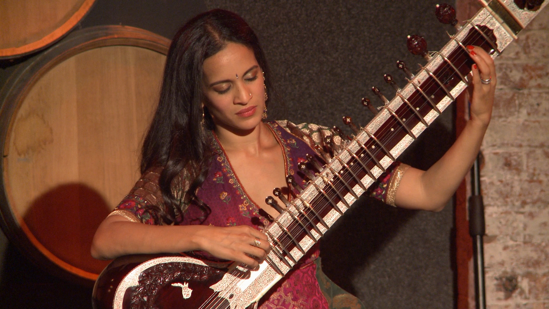 Quick Hits: Anoushka Shankar performs Casi Uno
